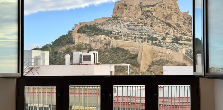 3 dormitorios Apartment en Alicante, Spain No. 120790