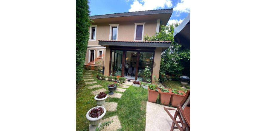 8 bedrooms Villa in Phu An, Vietnam No. 115564