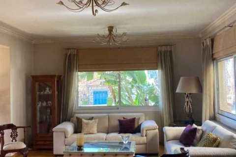 5 bedrooms Villa in Limassol, Cyprus No. 77211 3