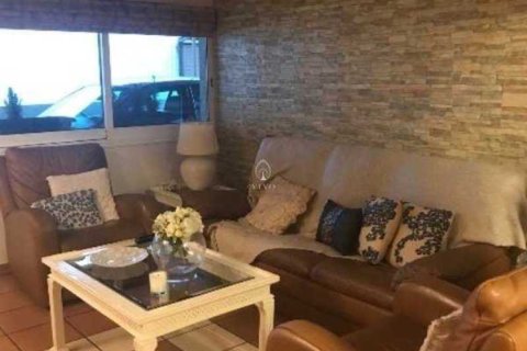 5 bedrooms Villa in Limassol, Cyprus No. 77211 11