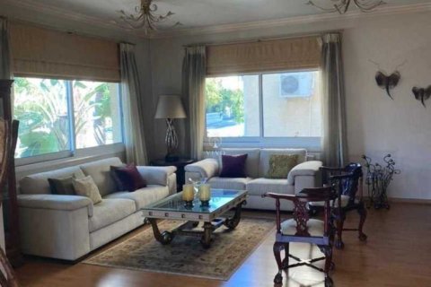 5 bedrooms Villa in Limassol, Cyprus No. 77211 1