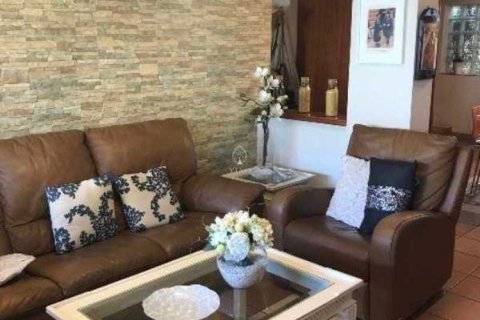 5 bedrooms Villa in Limassol, Cyprus No. 77211 10