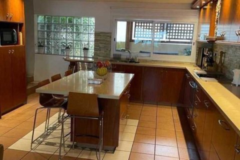 5 bedrooms Villa in Limassol, Cyprus No. 77211 15