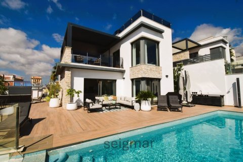 5 bedrooms Villa in Benidorm, Spain No. 129085