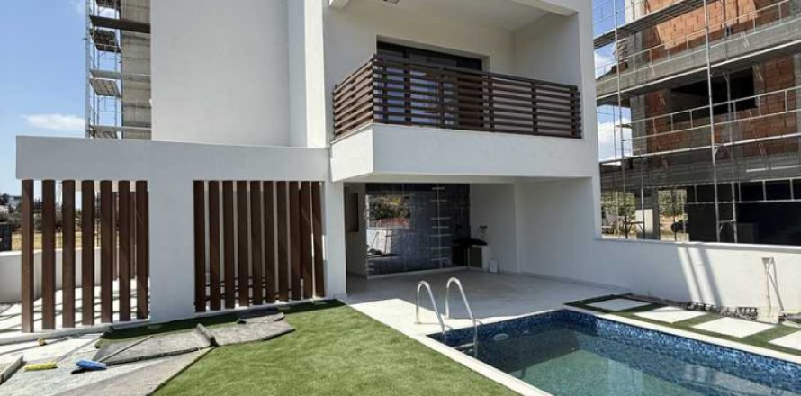 4 bedrooms Villa in Germasogeia, Cyprus No. 29704