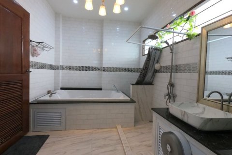 4 bedrooms House in Chiang Mai, Thailand No. 97664 2