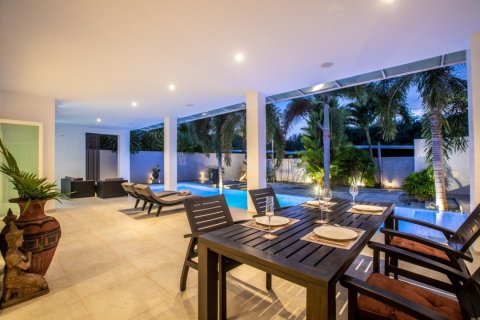 180m² Villa in Phuket, Thailand No. 97411 3