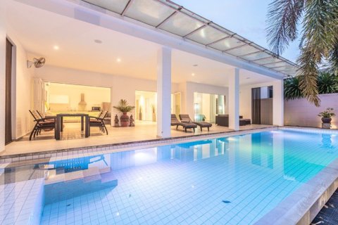 180m² Villa in Phuket, Thailand No. 97411 1
