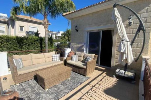 3 bedrooms Villa in Agios Tychonas, Cyprus No. 73369 9