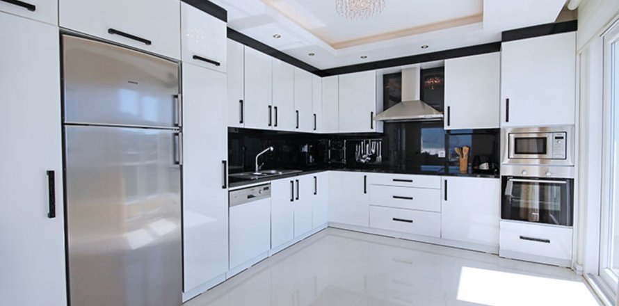 5 bedrooms Villa in Alanya, Turkey No. 113933