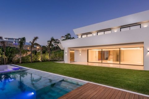 5 bedrooms House in Benahavis, Spain No. 25496