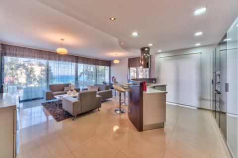 3 bedrooms Apartment in Nicosia, Cyprus No. 105670 9