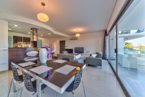 3 bedrooms Apartment in Nicosia, Cyprus No. 105670 8