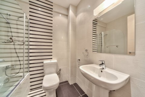 3 bedrooms Apartment in Nicosia, Cyprus No. 105670 11