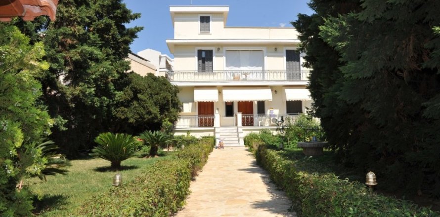 4 bedrooms House in Loutraki, Greece No. 57376
