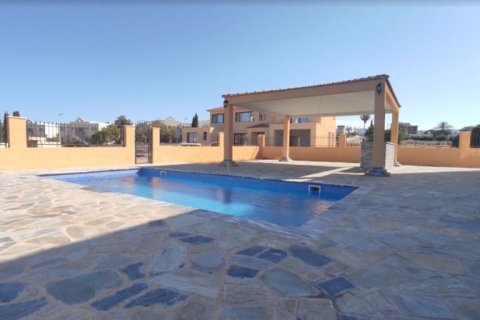 4 bedrooms Villa in Chloraka, Cyprus No. 66447 2