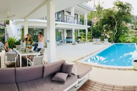 4 bedrooms Villa on the Chaweng Beach, Thailand No. 2808 11