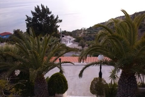 4 bedrooms Villa in Loutraki, Greece No. 51572 5