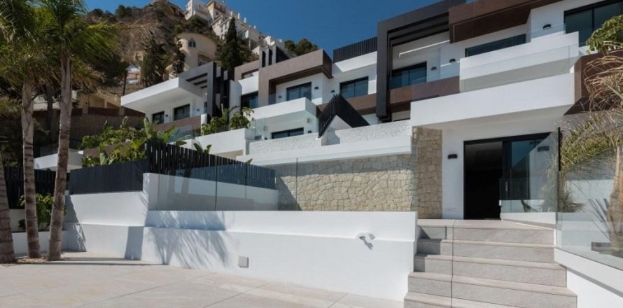 4 bedrooms Apartment in Benidorm, Spain No. 124447