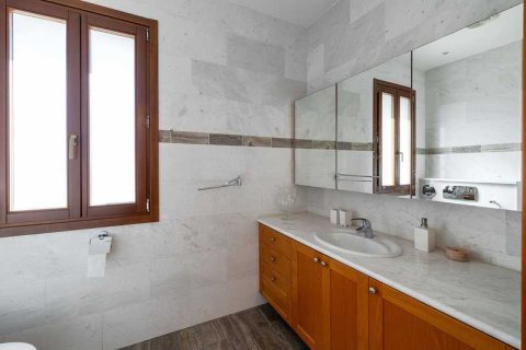 5 bedrooms House in Paphos, Cyprus No. 72798 13