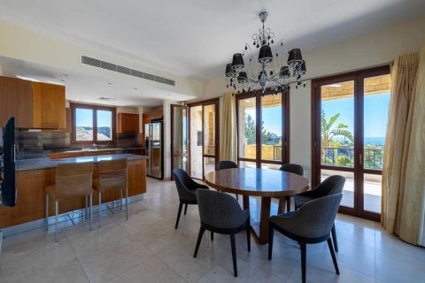 5 bedrooms House in Paphos, Cyprus No. 72798 8