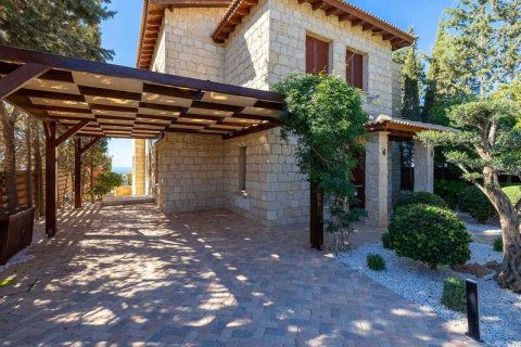 5 bedrooms House in Paphos, Cyprus No. 72798 3