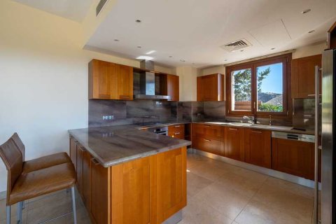 5 bedrooms House in Paphos, Cyprus No. 72798 9