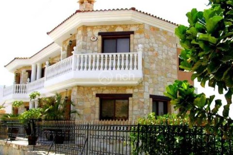 6 bedrooms Villa in Limassol, Cyprus No. 74486 4