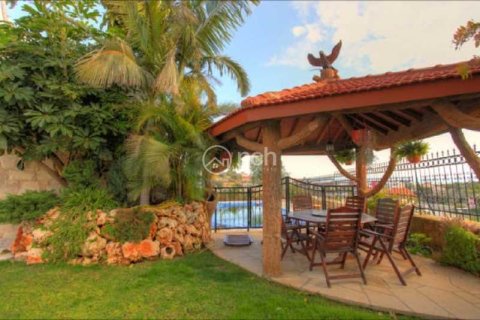 6 bedrooms Villa in Limassol, Cyprus No. 74486 2