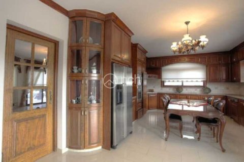 6 bedrooms Villa in Limassol, Cyprus No. 74486 5