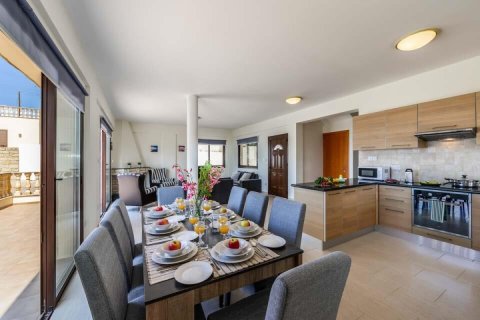 4 rooms Villa in Paphos, Cyprus No. 107043 10