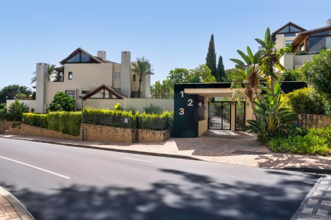 3 bedrooms Apartment in Marbella, Spain No. 27537