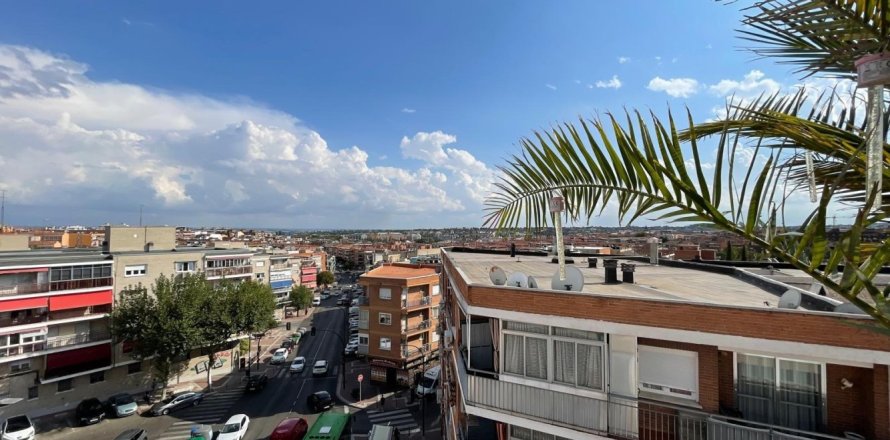 3 bedrooms Penthouse in San Sebastian de los Reyes, Spain No. 129295