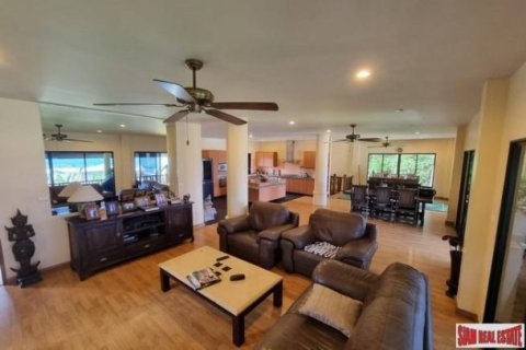 3 bedrooms Villa in Kata, Thailand No. 96357 2