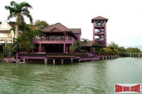 4 bedrooms House in Jomtien Beach, Thailand No. 96478 1