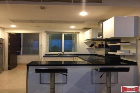 3 bedrooms Apartment in Bangkok, Thailand No. 96637 8