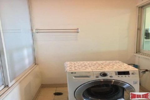 3 bedrooms Apartment in Bangkok, Thailand No. 96637 3