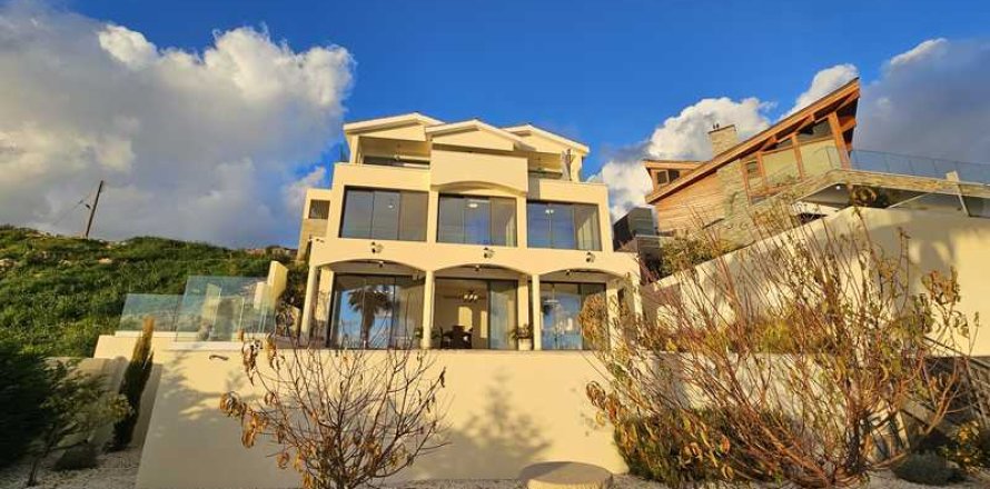 4 bedrooms Villa in Geroskípou, Cyprus No. 78018