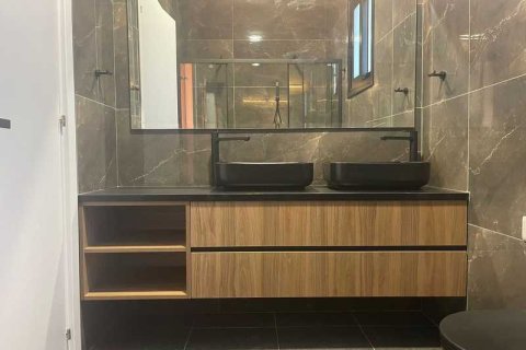 Дом с 5 спальнями в Гермасойя, Кипр №39527 7