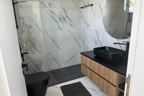 Дом с 5 спальнями в Гермасойя, Кипр №39527 1