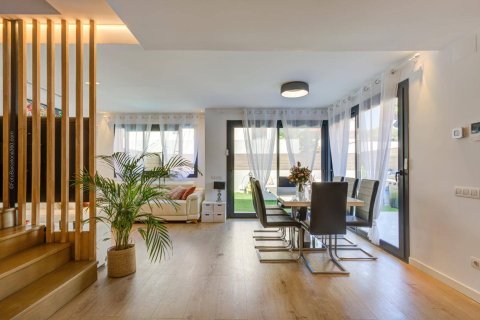 4 dormitorios House en Castelldefels, Spain No. 25841