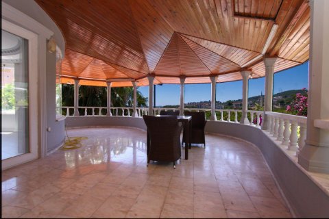 Вилла с 3 спальнями в Оба, Турция №15330