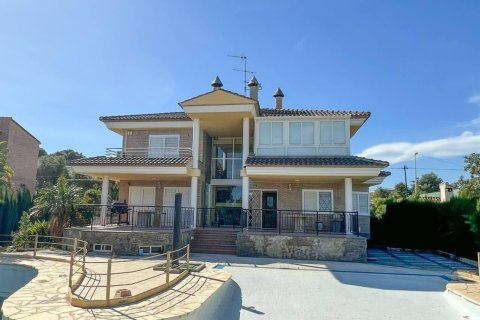 Квартира с 4 спальнями в Манисес, Испания №125479