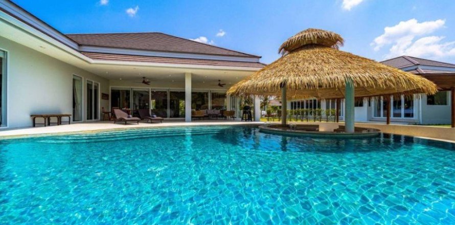 7 bedrooms Land in Hua Hin, Thailand No. 97343