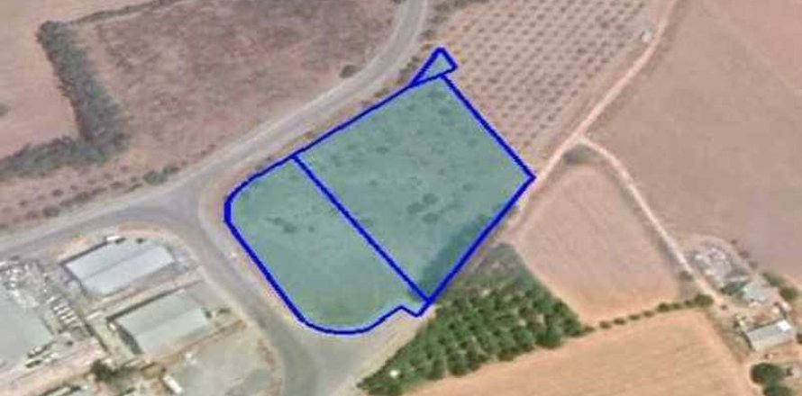 7880m² Land in Kato Polemidia, Cyprus No. 35741