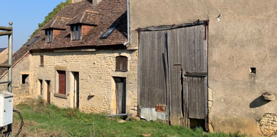 3 bedrooms House in Saizy, France No. 69474