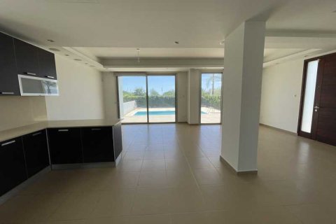 3 bedrooms Apartment in Pervolia, Cyprus No. 102150 11