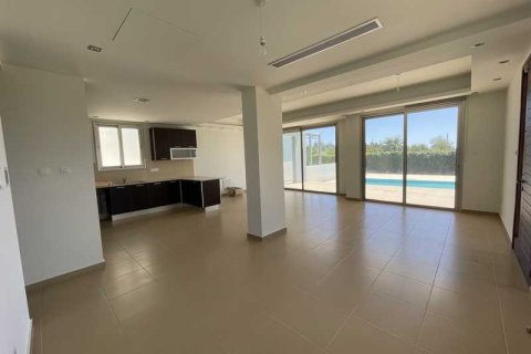 3 bedrooms Apartment in Pervolia, Cyprus No. 102150 10