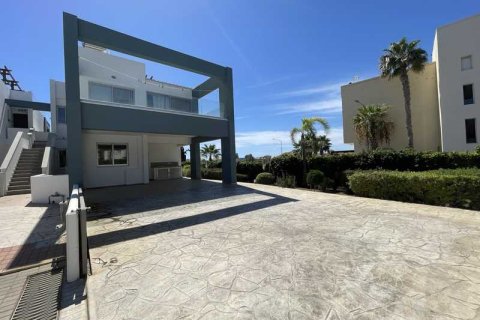 3 bedrooms Apartment in Pervolia, Cyprus No. 102150 7