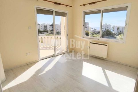 4 bedrooms Villa in Agios Tychonas, Cyprus No. 84370 9